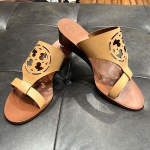Tory Burch Stacked Wedge Leather Sandal Tan Size 9.5 with Dust Bag